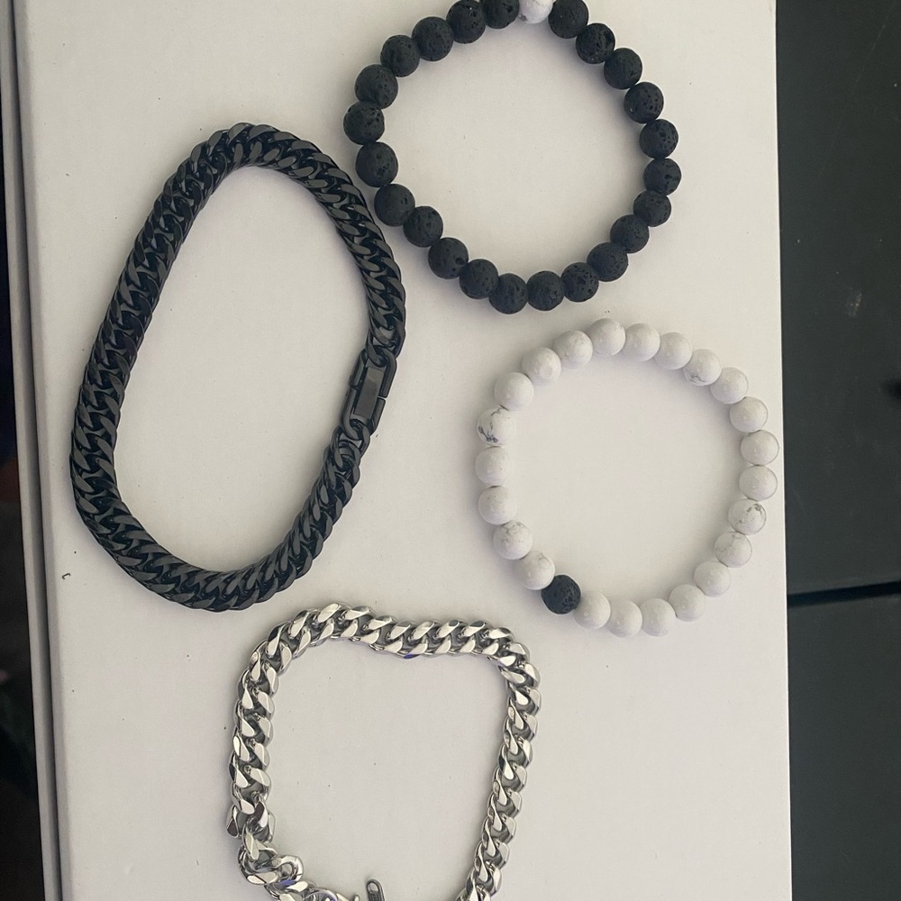 Black and White Beaded Bracelets Set